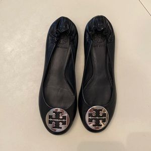 Tory Burch black ballet size 9 flats. Silver TT emblem. Great condition